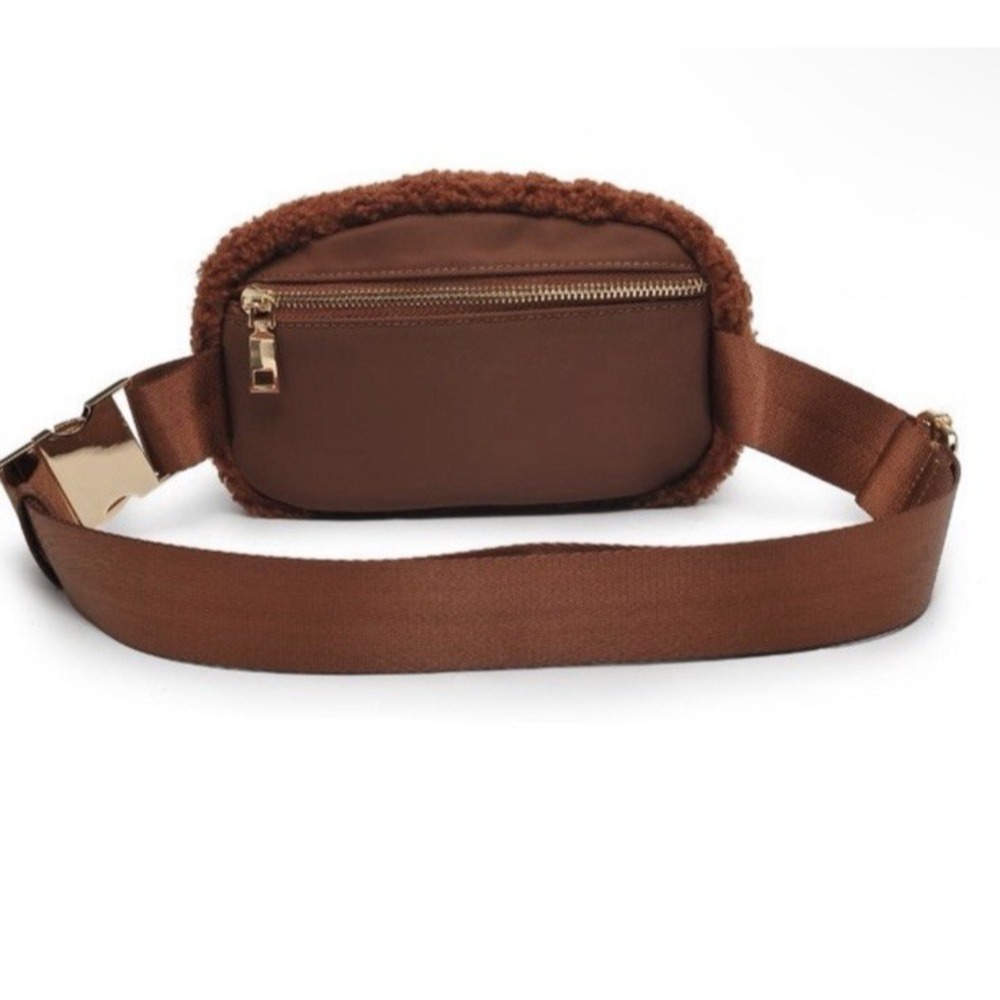 Urban Expressions Fuzzy Belt Bag Tan Santi Crossbody Unisex Fanny‎ Pack NEW - Picture 5 of 16